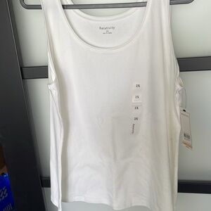 Relativity 2X White Tank Top Not Runs smaller NWT